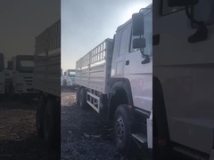 Caminhão de carga de estacas